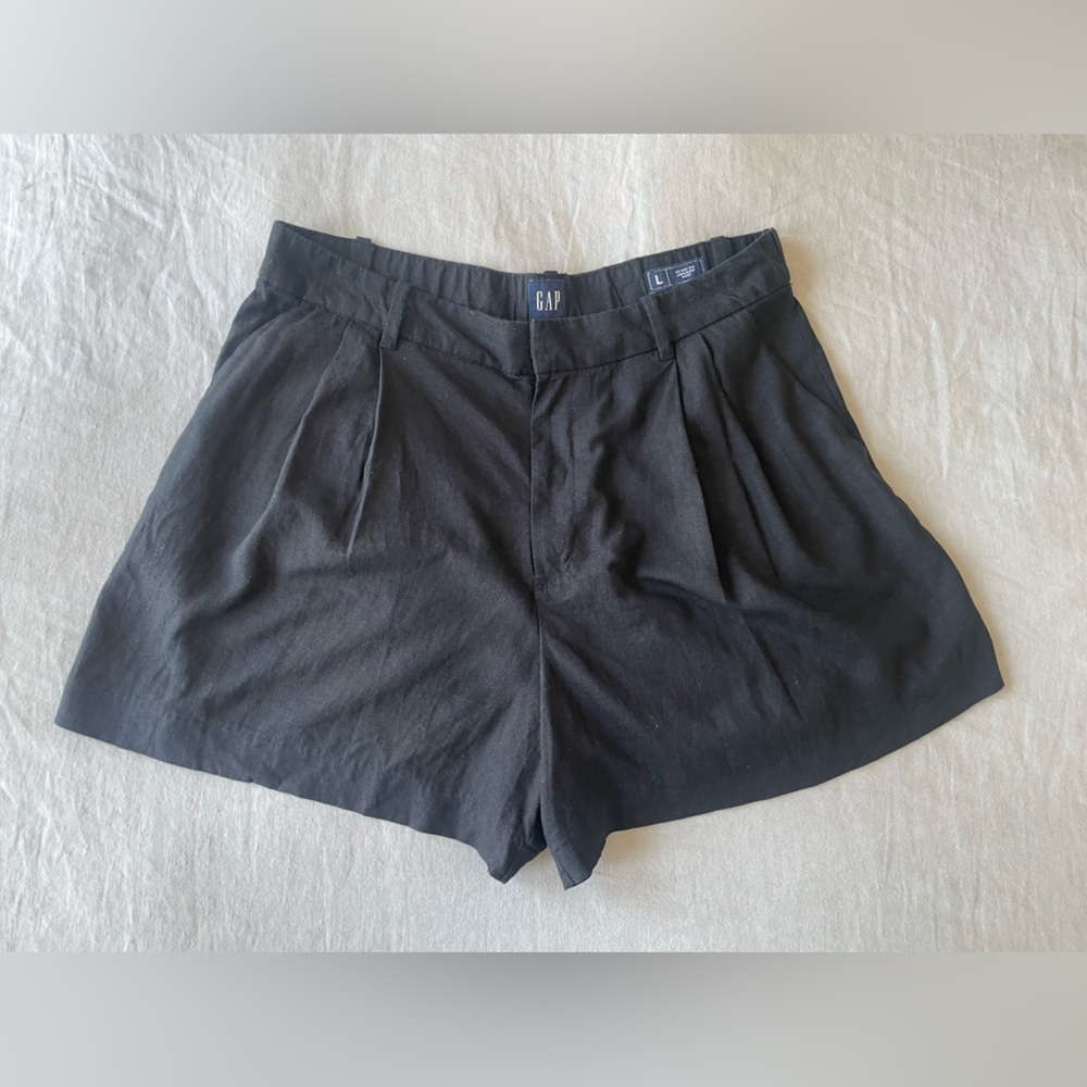 GAP high rise pleated linen shorts